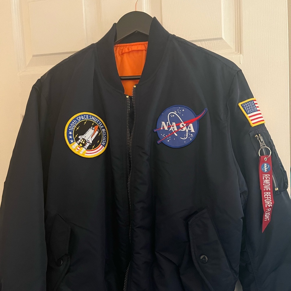 Nasa MA 1 Bomber in Replica Blue
ALPHA INDUSTRIES